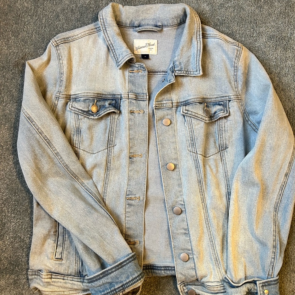 Universal Thread size Medium women’s Jean jacket. New without tags.